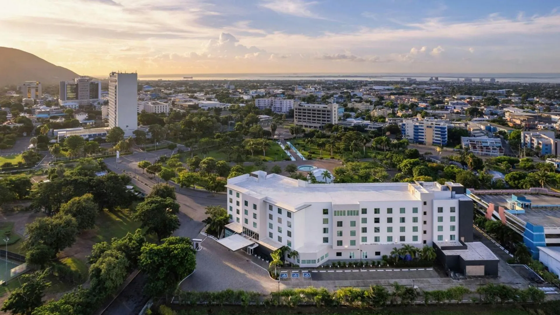 Courtyard By Marriott Kingston, Jamaica Hotell  Kingston