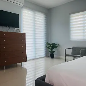 Apartment Harloe's